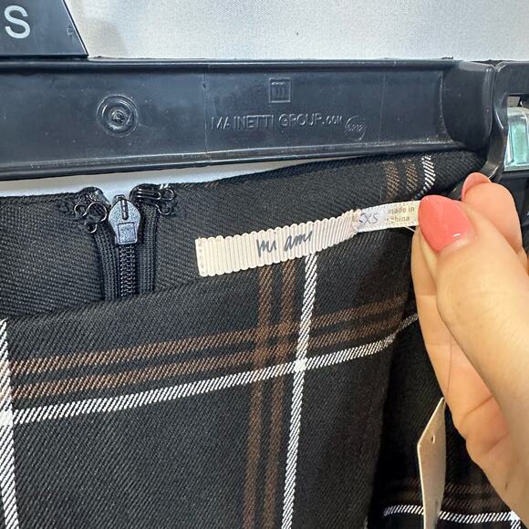 Mi Ami Francesca's Plaid Black Brown Academia Mini Skort Back Zip XS NWT - Picture 3 of 6